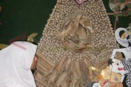 Gunungan Pelepah Pisang