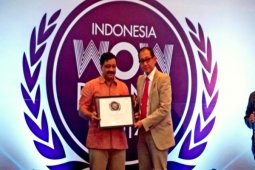 Tri Raih "Wow Brand Champion 2014"