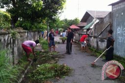 Wabup Ajak Masyarakat Bersihkan Selokan Antisipasi Banjir