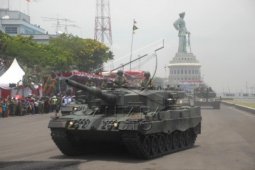 HUT TNI Unjuk Kekuatan Alutsista