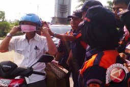 Polres Balangan Bagikan Masker Ke Pengguna Jalan