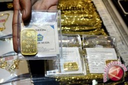 Harga emas turun karena dolar menguat