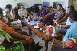 Belasan warga Mukomuko datangi kantor DPRD