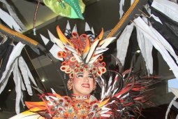 Karnaval Berkonstum Unik Meriahkan Tenggarong Kutai Carnival