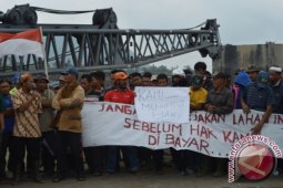 Warga Hentikan Pembangunan Bandara Rembele