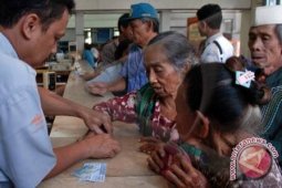President Changes System of Social Aid Distribution