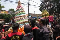 Gunungan Jajan Pasar