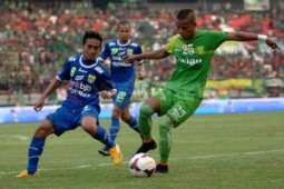 Persebaya Bermain Imbang Dengan Persib