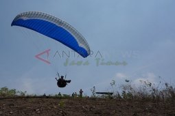 Latihan Paralayang
