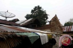 Korban Angin Puting Beliung di Landak