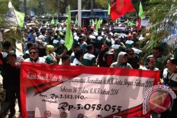 Buruh tuntut perusahaan sesuaikan UMK yang ditetapkan