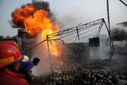 Mobil tangki meledak di lokasi pembangunan tol
