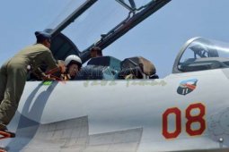 Mari Elka Naik Sukhoi