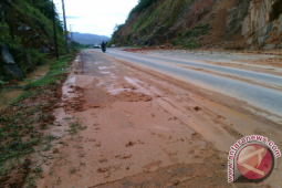 Jalan Raya Banda Aceh-Calang Terjadi Longsor