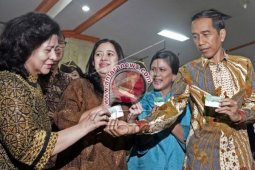 Presiden Jokowi: Kartu Indonesia Baru Langkah Pertama