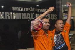 Polda Metro Buru Pengirim Informasi kepada "triomacan2000"