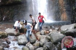 Wisatawan tewas tertimpa longsor di lokasi wisata