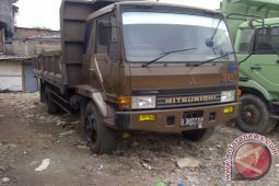Polisi Tahan 15 Unit Mobil "Rongsokan"