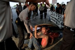 Bubarkan Aksi Tidur Di Jalan