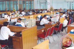 Bupati Bangka Janji Tidak Kurangi Tenaga Kontrak