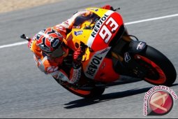 Rossi dampingi Marquez di podium MotoGP Valencia