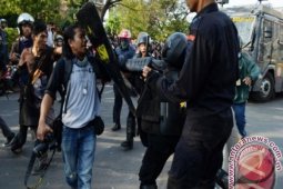 Polisi Yang Masih "Hobi" Menganiaya Wartawan