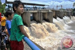 Musim hujan Bendung Katulampa siaga 24 jam
