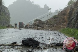 Longsor lintas Meulaboh-Geumpang Aceh ditangani darurat