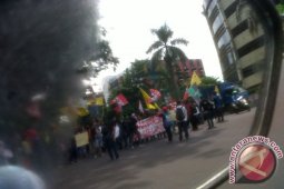Mahasiswa kembali tutup jalan tolak kenaikan BBM