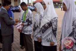 21 Guru Juara OSN Diberi Piagam Penghargaan dan Uang