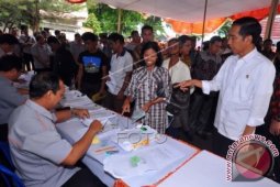 Presiden Tiba di Bandara Halim Setelah Blusukan di Sumatera