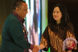Gubernur Gorontalo Terima Penghargaan Ksatria Bhakti Husada