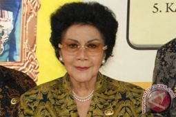 Jenazah mantan Menteri Urusan Peranan Wanita Mien Sugandhi  disemayamkan di KPPPA