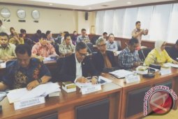 Tujuh Presiden, Infrastruktur Perbatasan Jalan di Tempat