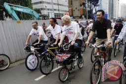 Presiden Bersepeda Bersama Wali Kota London