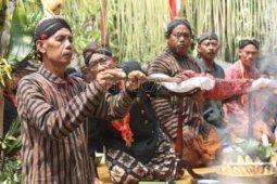 Ritual "Jamasan" Kiai Upas