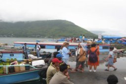 Aktivitas Onan Baru di Pangururan Samosir