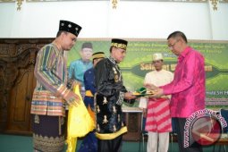 Ultah ke-52, Sutarmidji Dihadiahi Gelar Kehormatan dari Kesultanan Pontianak