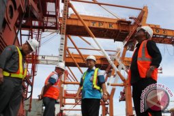 EMPAT CRANE BARU TRISAKTI
