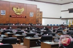 DPRA Tetapkan Tujuh Fraksi