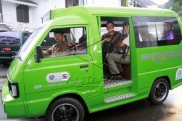 Uji coba angkot listrik