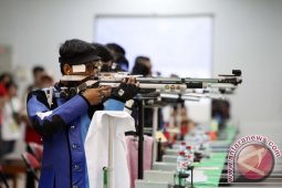 MADE SUMBANGKAN PERAK UNTUK KALSEL