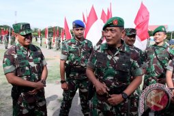 Pangdam Hadiahi Nenek 80 Tahun Rp5 Juta