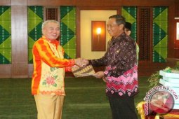 WALIKOTA TERIMA DIPA 2015