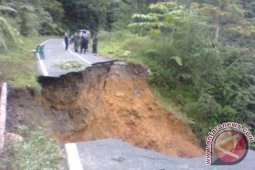 Warga Pedalaman Aceh Barat Minta Jalan Utama Diperbaiki