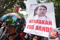 Aktivis pembela petani Eva Bande akhirnya bebas