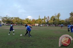 Final Sepakbola Wanita Dimenangkan Kesebelasan Setda Ketapang