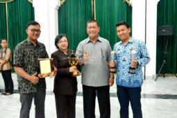 Pemkot Bekasi raih penghargaan KIP 2014