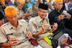KACAMATA UNTUK VETERAN