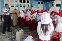 SISWA SD KUNJUNGI LANUD
